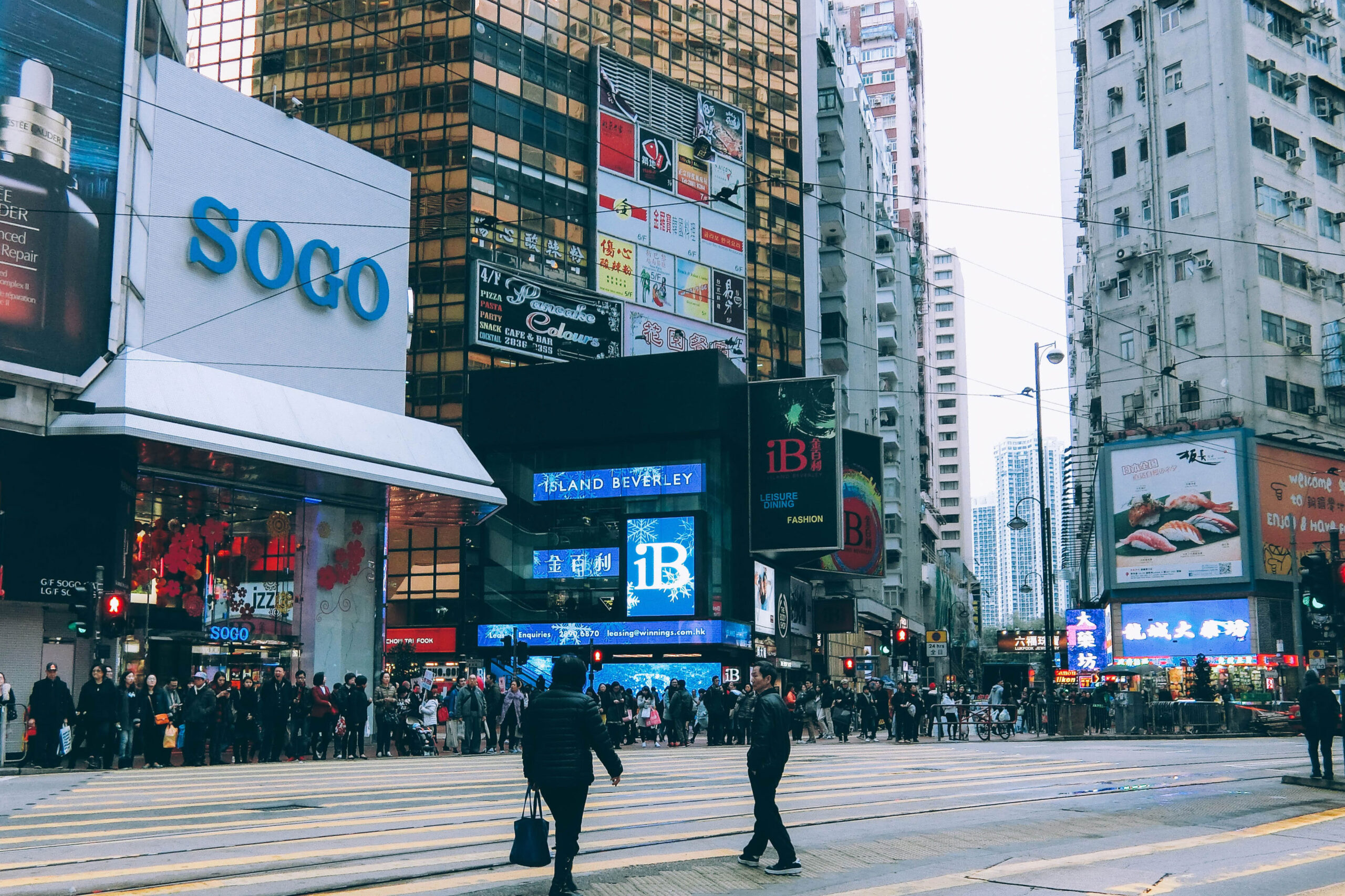 Hong-Kong-tanaphong-toochinda-4lTx6GCKsJg-unsplash