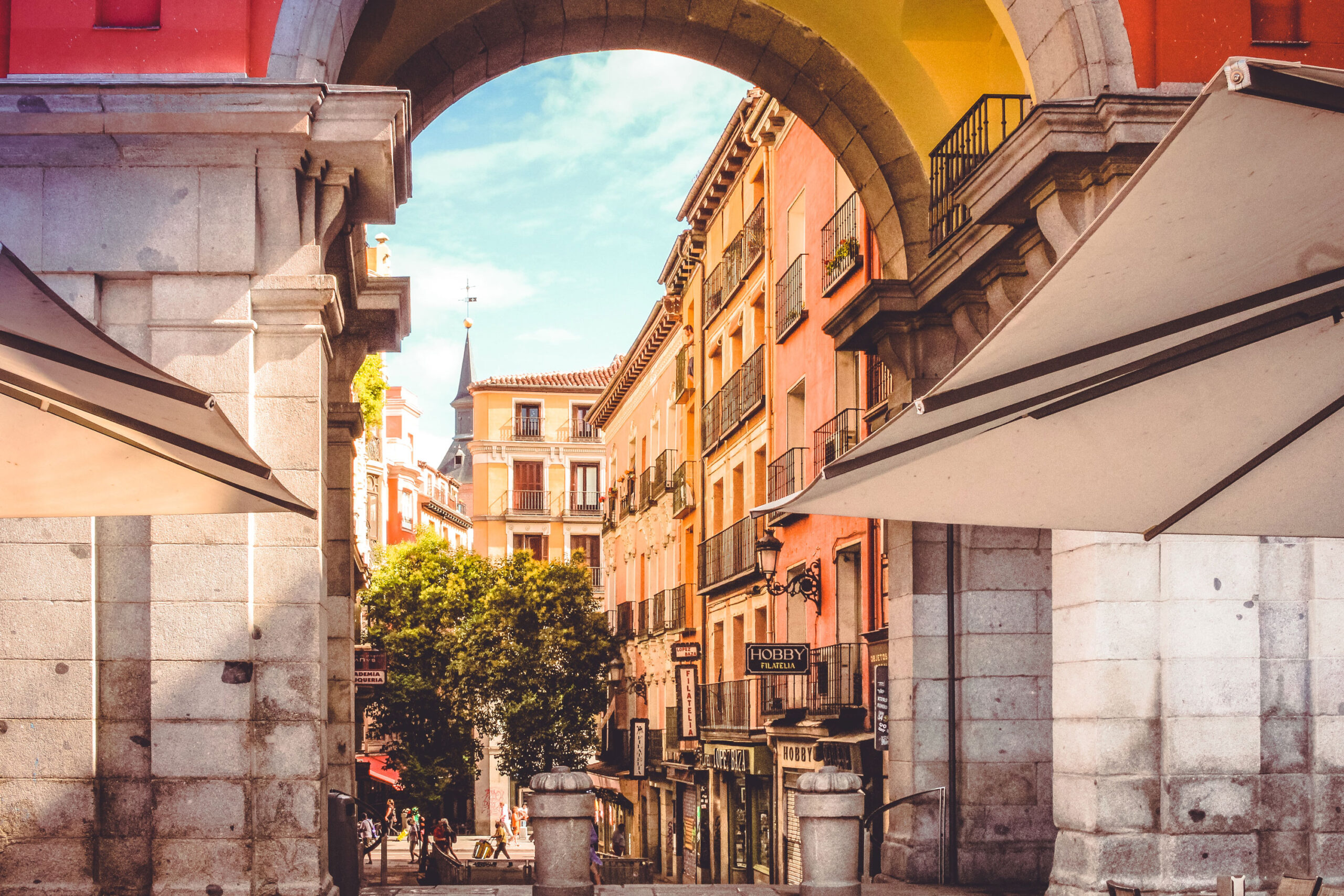 victor-garcia-OO0_7yJa-s0-unsplash