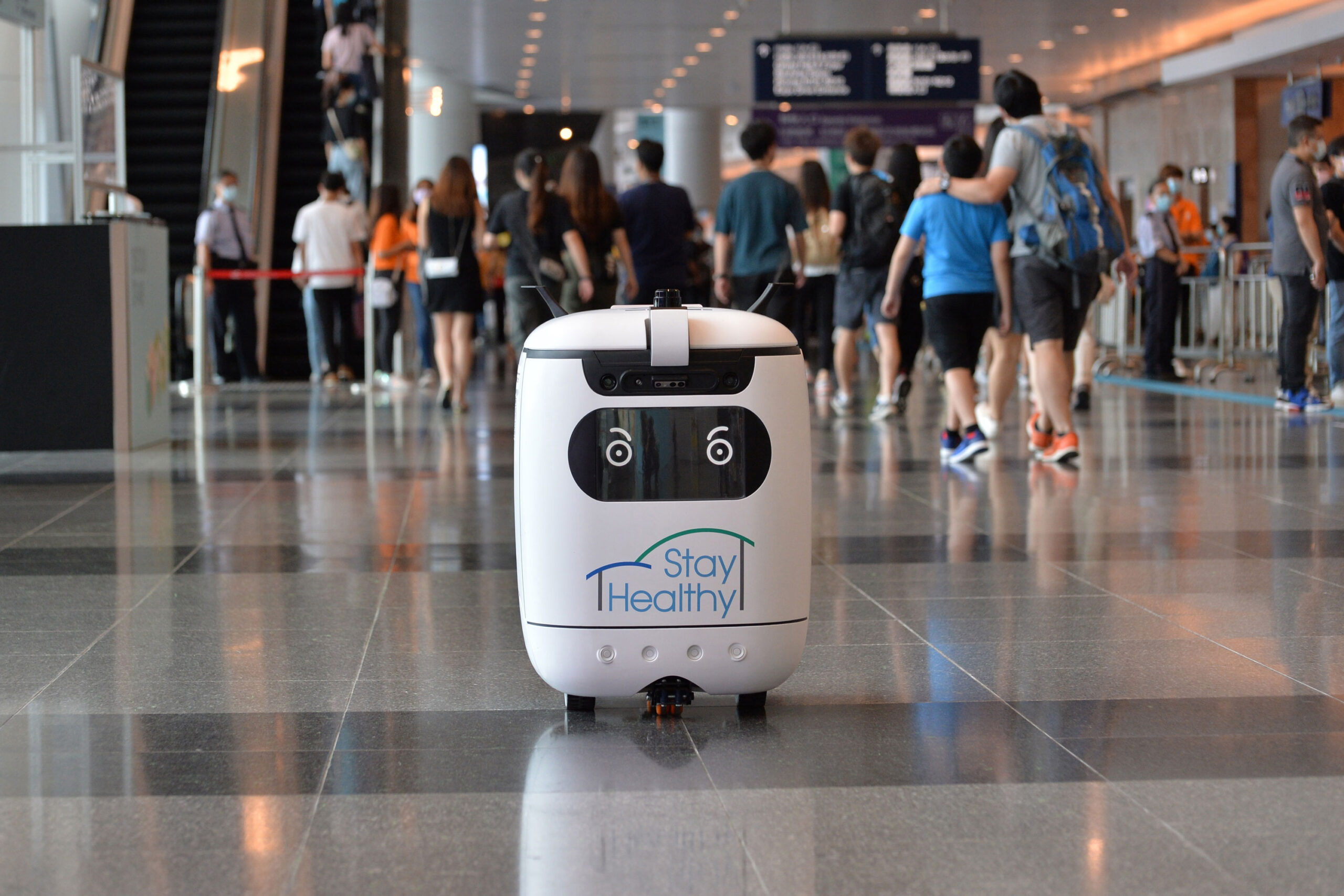 1_Disinfection robots were deployed at four concurrent public exhibitions held at the Hong Kong Convention and Exhibition Centre during 14-20 July