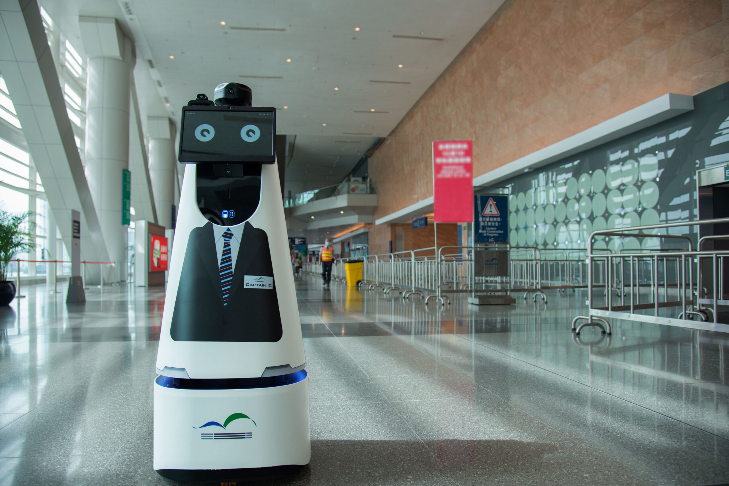 HML brings 5G and robot security to HKCEC