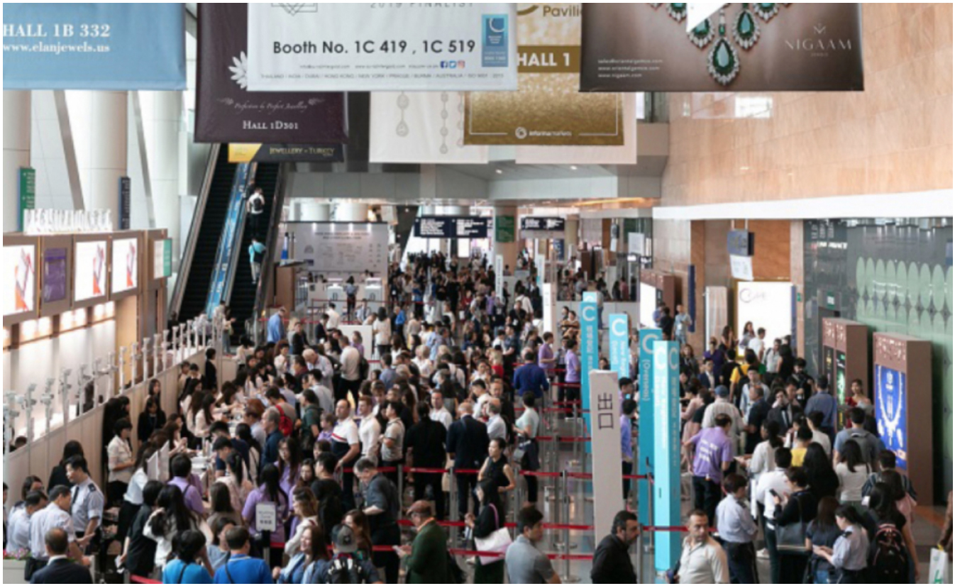 Hong Kong lifts all restrictions on arrivals to city