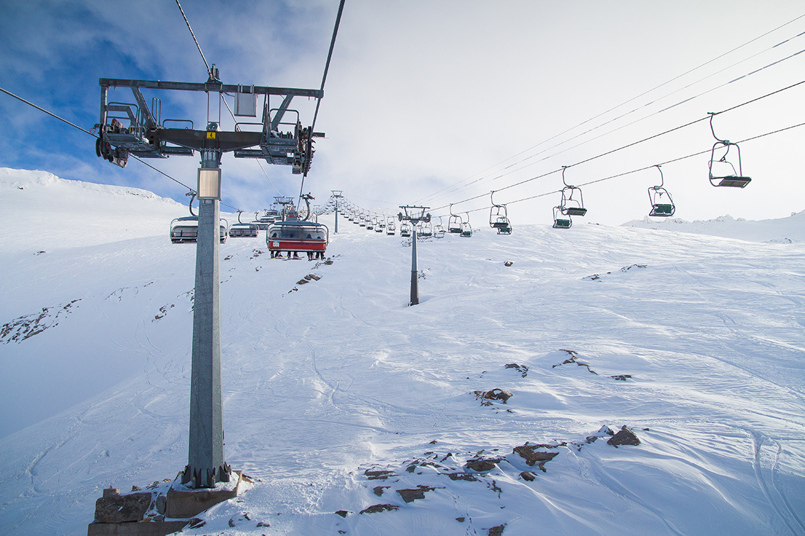 Raccoon launches snow show
