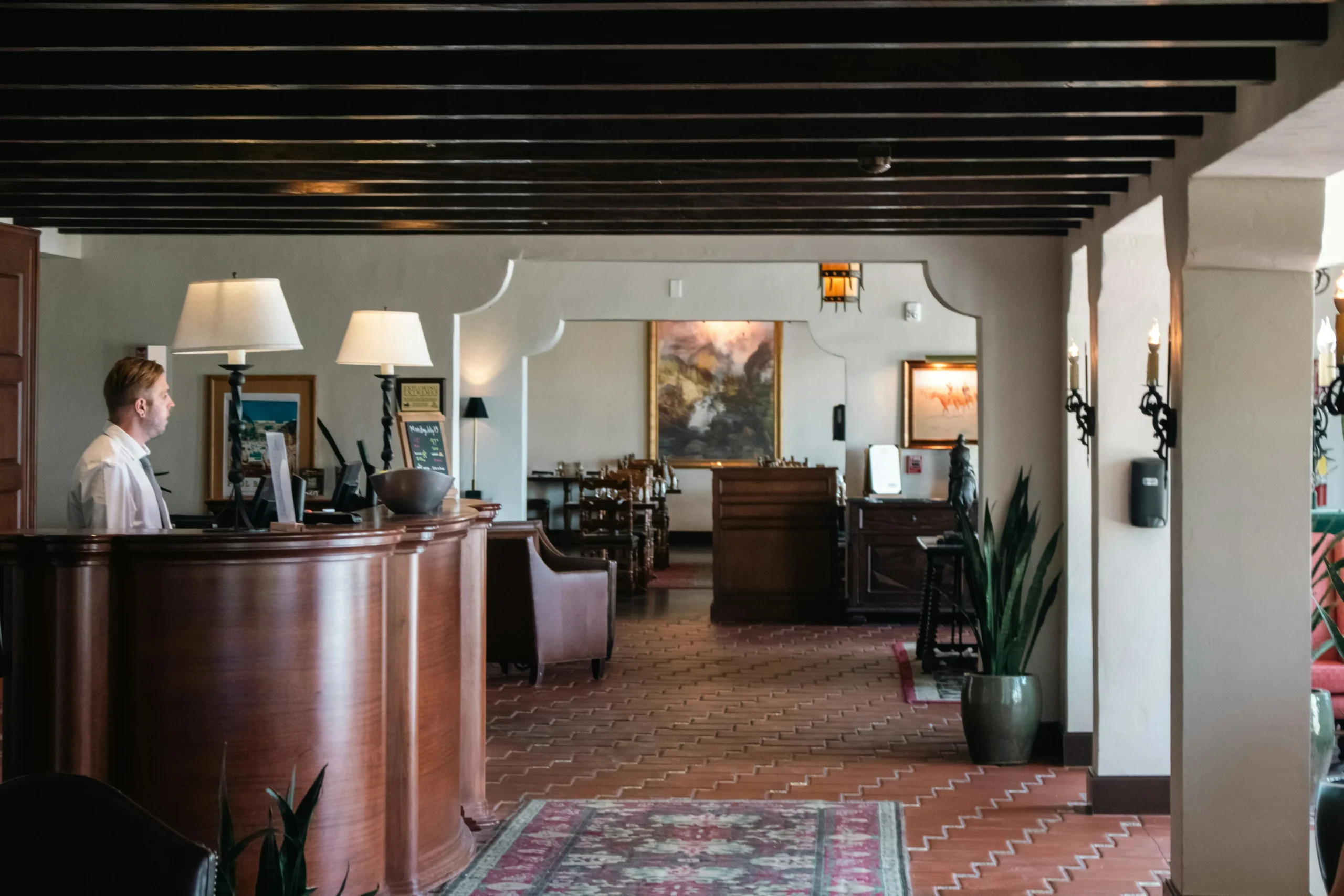 bnetwork acquires Hotel Management International Europe